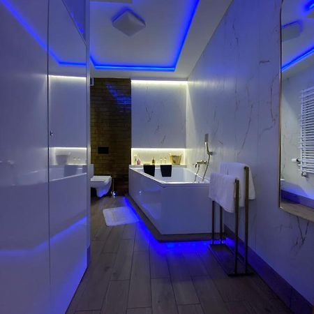 Apartament "Love" Centrum Z Duza Wanna Dla Dwojga Gniezno Luaran gambar