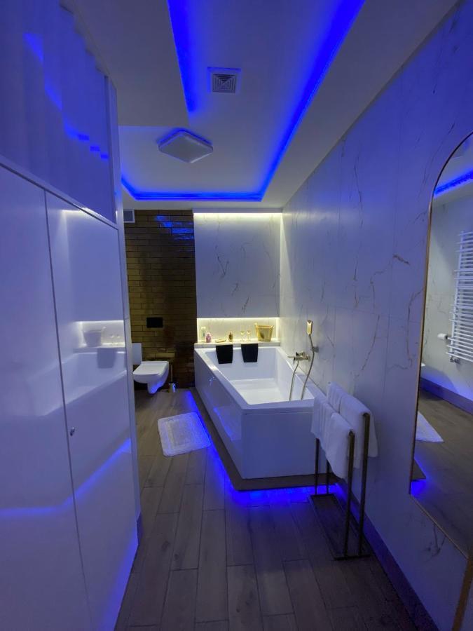 Apartament "Love" Centrum Z Duza Wanna Dla Dwojga Gniezno Luaran gambar