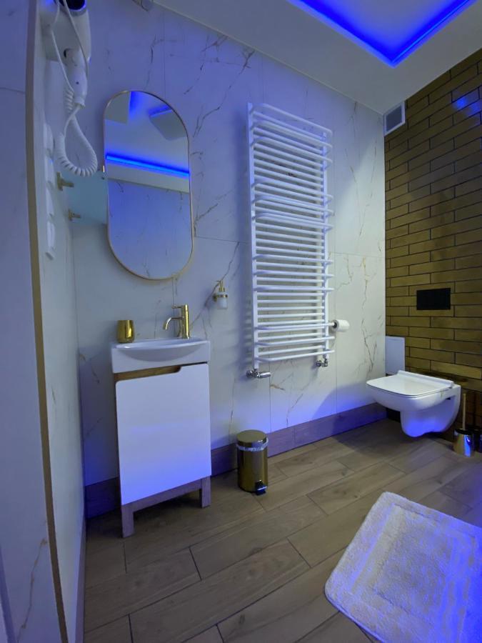 Apartament "Love" Centrum Z Duza Wanna Dla Dwojga Gniezno Luaran gambar
