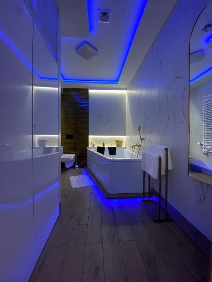 Apartament "Love" Centrum Z Duza Wanna Dla Dwojga Gniezno Luaran gambar