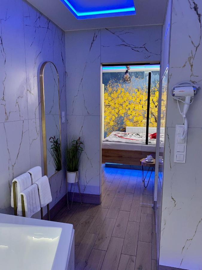 Apartament "Love" Centrum Z Duza Wanna Dla Dwojga Gniezno Luaran gambar