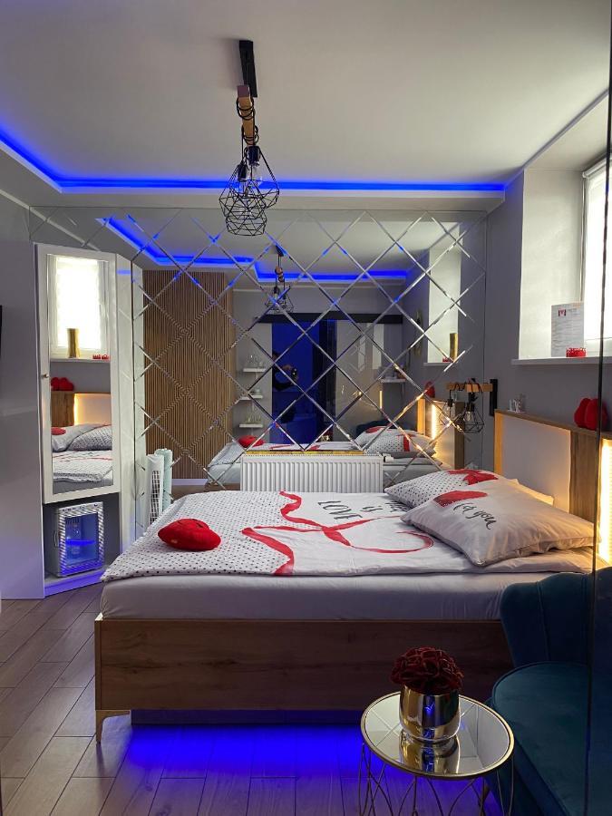 Apartament "Love" Centrum Z Duza Wanna Dla Dwojga Gniezno Luaran gambar