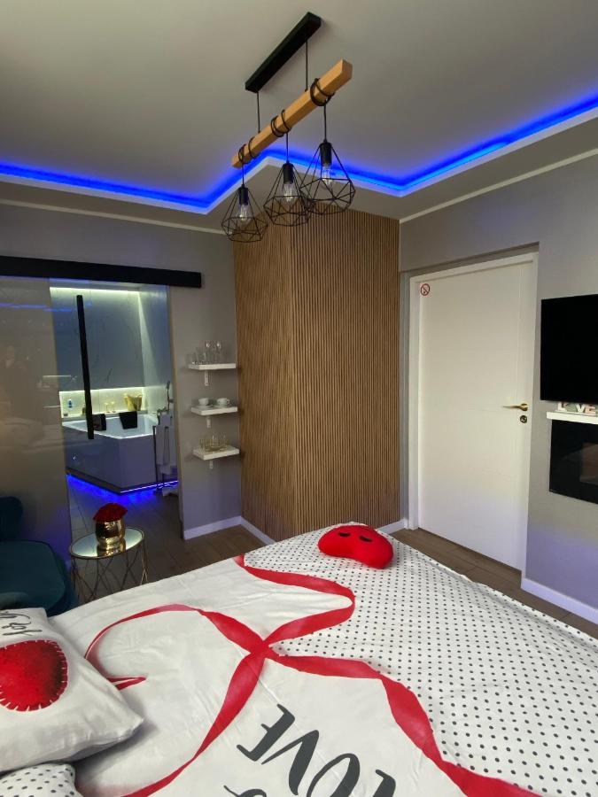 Apartament "Love" Centrum Z Duza Wanna Dla Dwojga Gniezno Luaran gambar